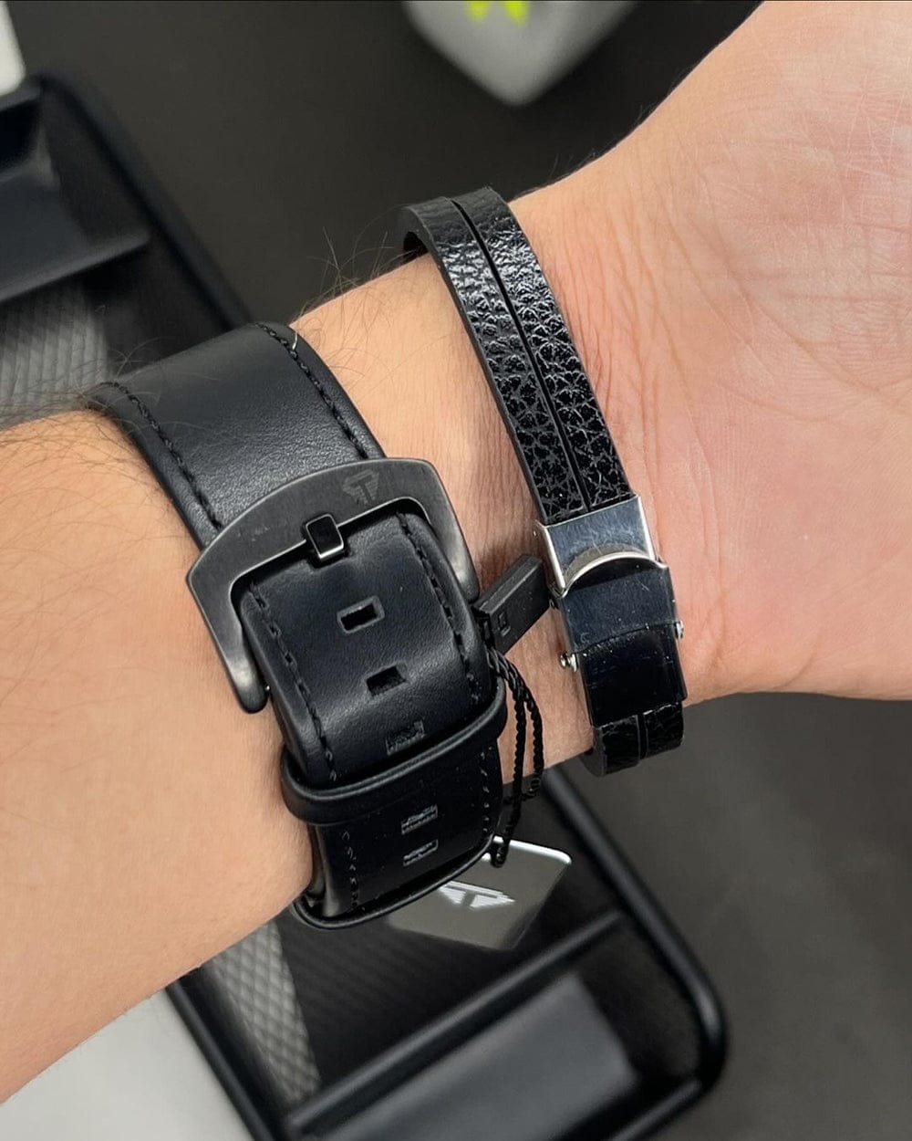 TOMI STYLISH LEATHER STRAP WATCH WITH BRACELET