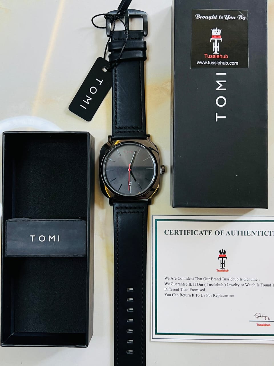 TOMI STYLISH LEATHER STRAP WATCH WITH BRACELET