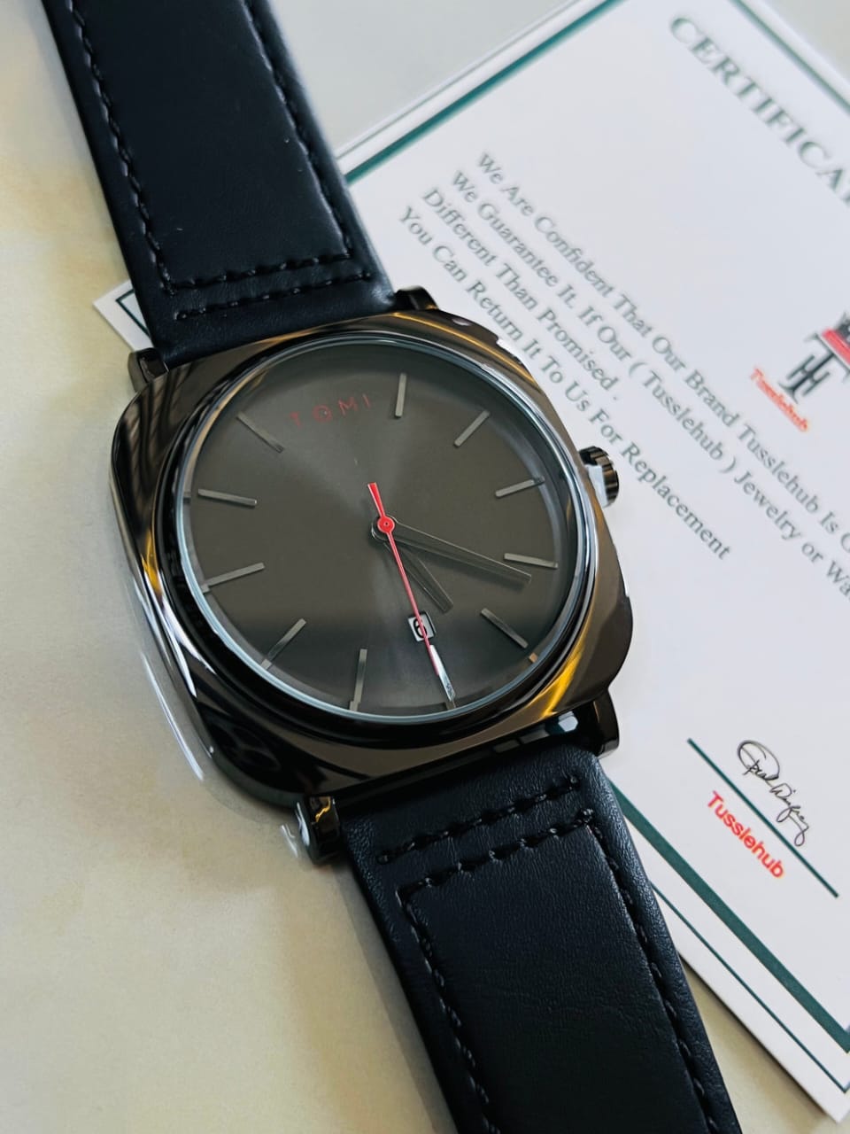 TOMI STYLISH LEATHER STRAP WATCH WITH BRACELET